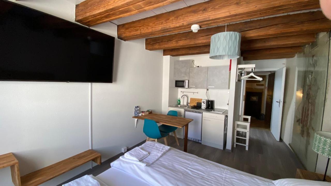 Aux Chambres Du Banneret Невшатель Экстерьер фото