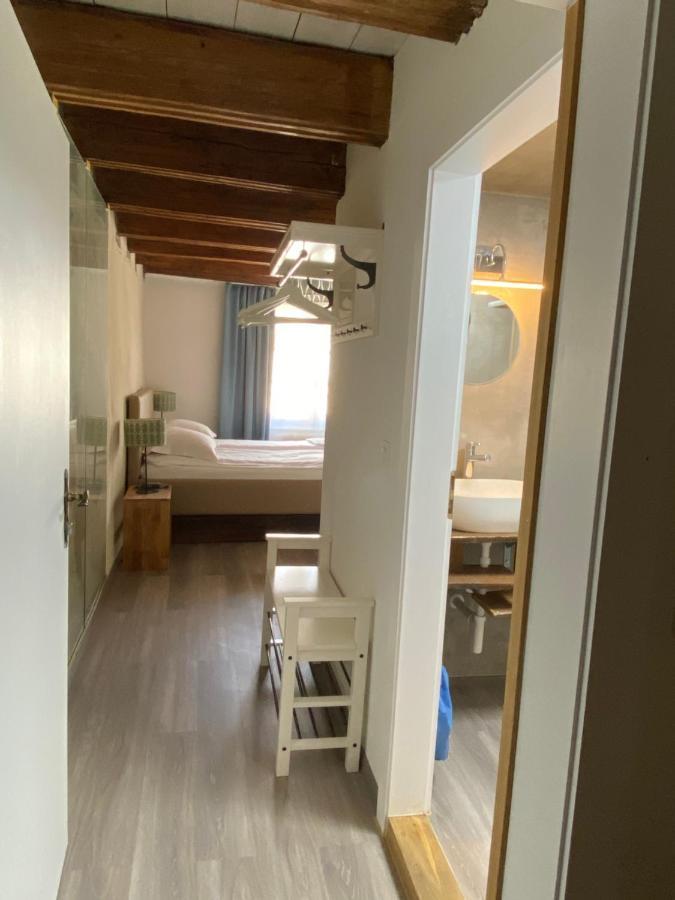Aux Chambres Du Banneret Невшатель Экстерьер фото
