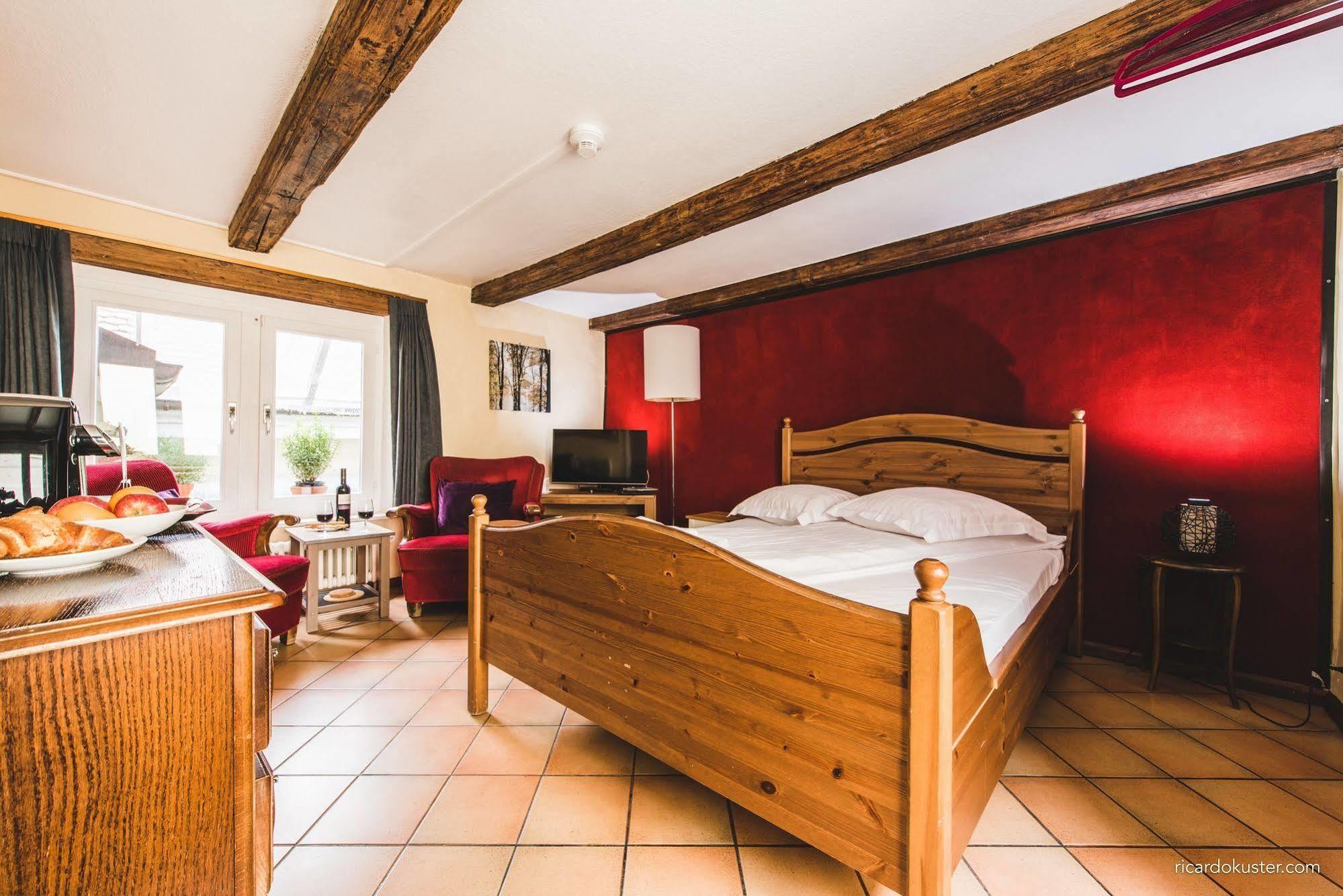 Aux Chambres Du Banneret Невшатель Экстерьер фото